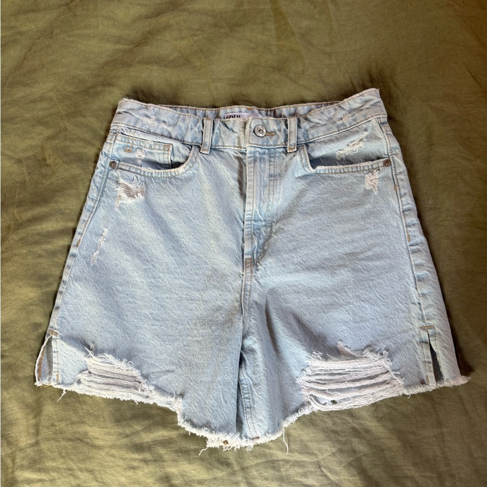 Zara Light Wash Distressed Women’s Denim Shorts